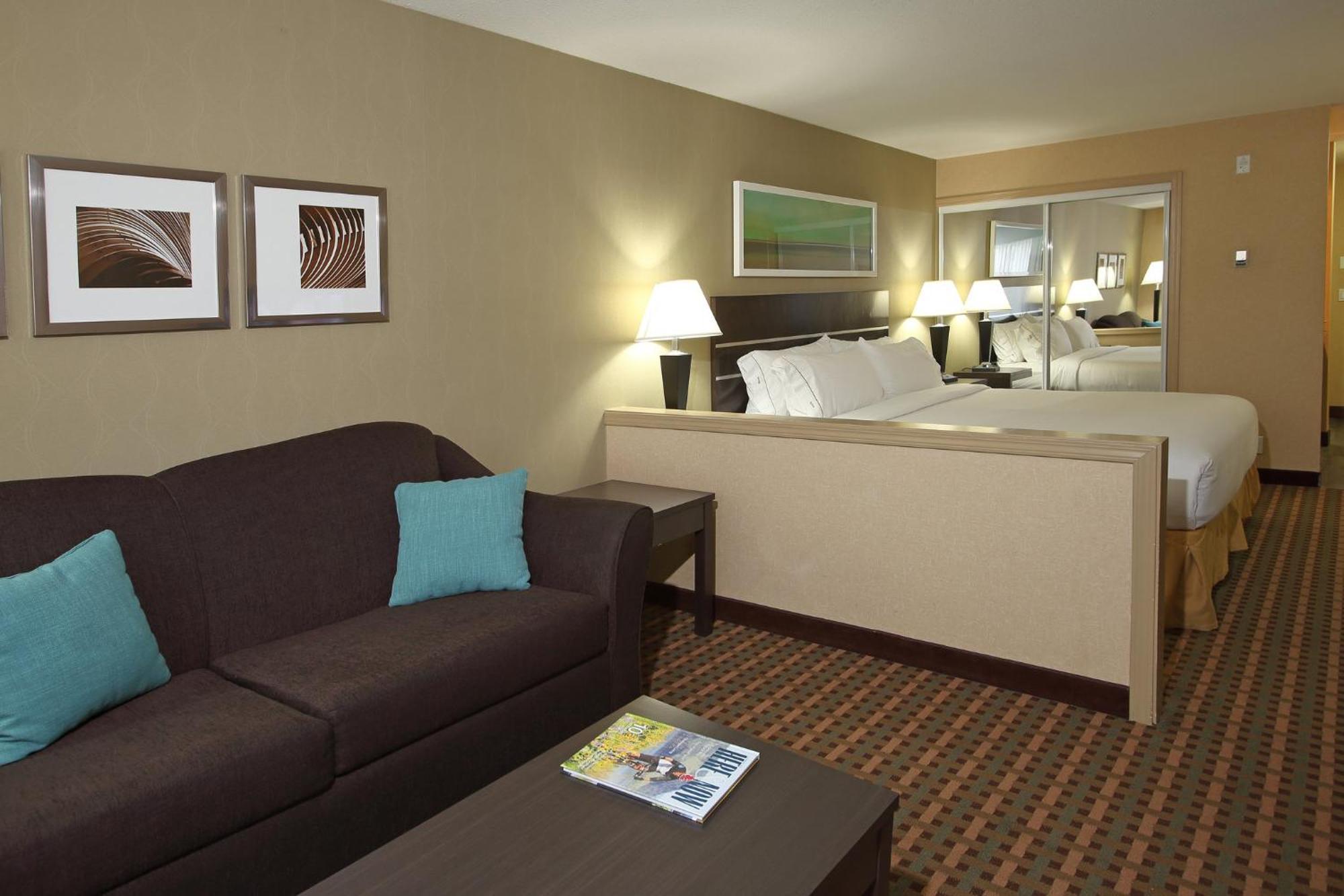 Holiday Inn Express Hotel & Suites Vernon, An Ihg Hotel Exterior photo